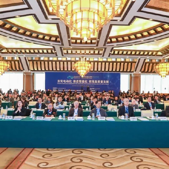 全球汽車(chē)電動(dòng)化轉(zhuǎn)型加速：中國(guó)經(jīng)驗(yàn)與跨國(guó)協(xié)同的破局之道